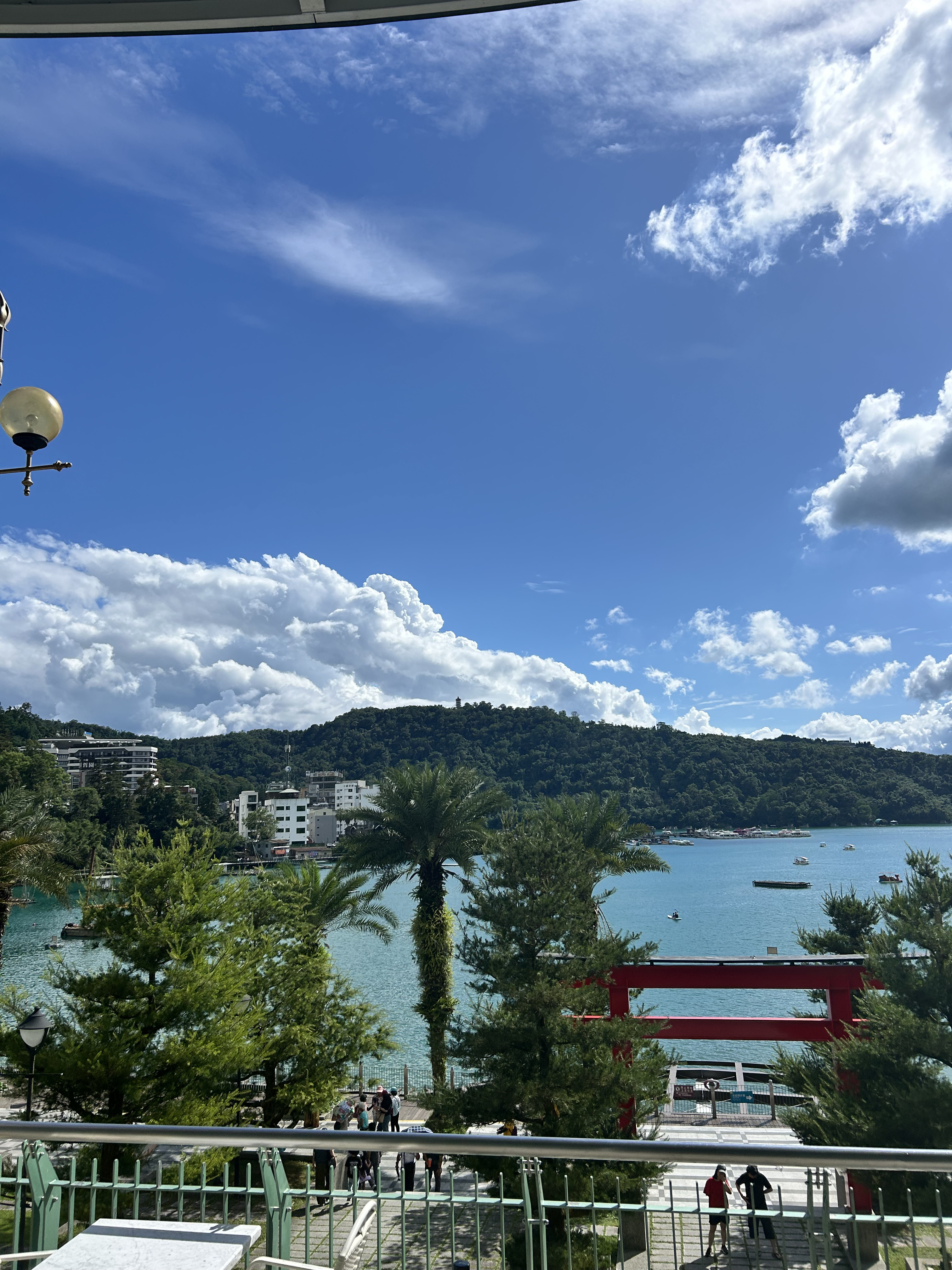 picture of sun moon lake, taiwan